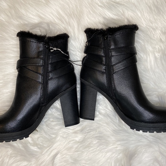 🎉HP🎉 Guess Black Ankle Boots - Picture 4 of 4